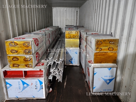 container loading picture (2).jpg container loading picture (2).jpg